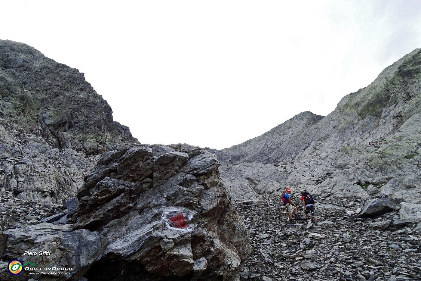 27 Ed ora la ripida salita al Monte Aga.JPG -                                